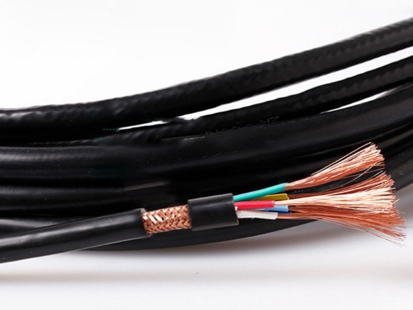 弱电<i style='color:red'>控制电缆</i>